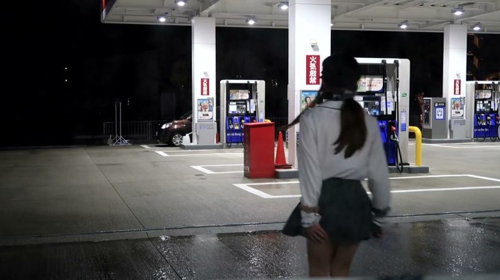 【衝撃】ミニスカが風に吹かれて（ミニスカ）（美脚）（パンチラ）（Tバック）